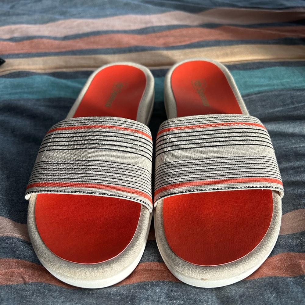 Spenco slides like new. Coral and beige